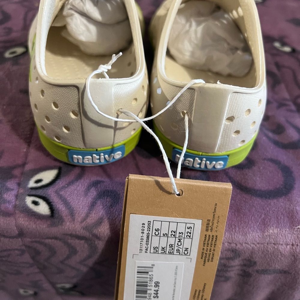 Disney Kids Water Shoes in Cream and Green